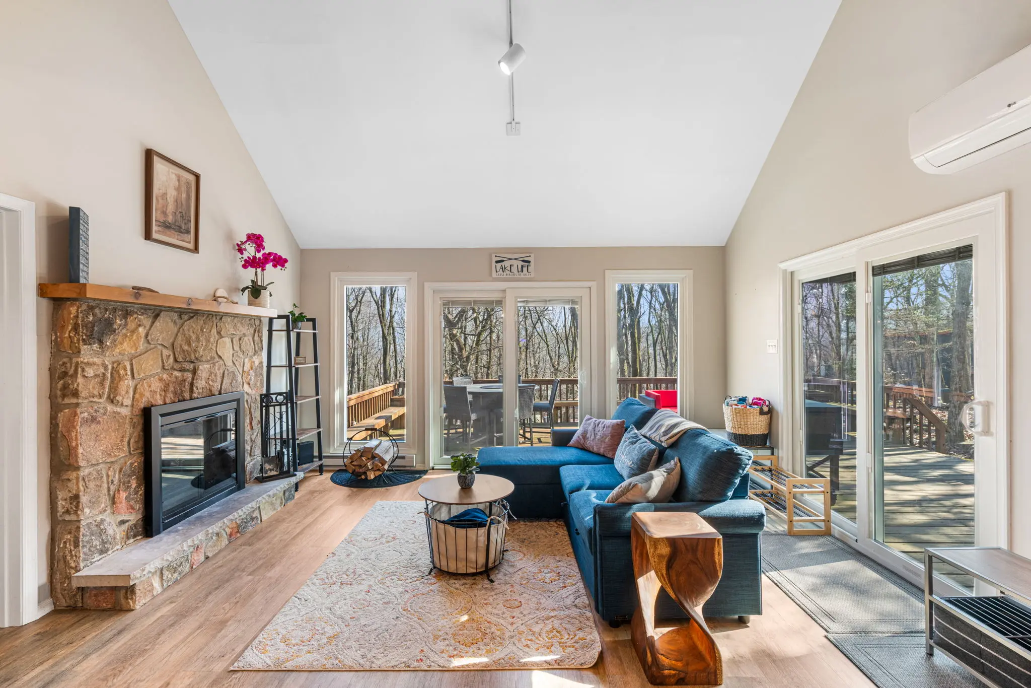 3-web-or-mls-29-wood-st-lake-harmony-pa-18624-airbnb-03